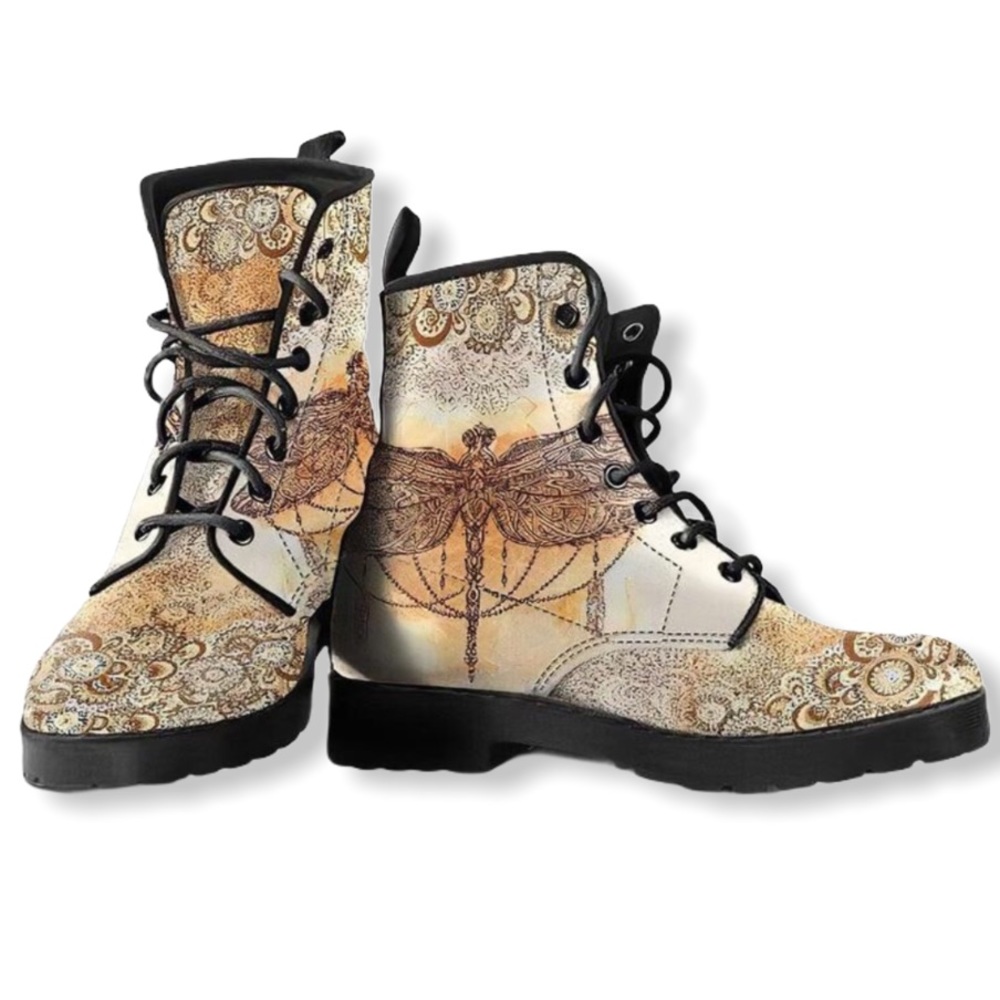 NIB Paisley Dragonfly Boots